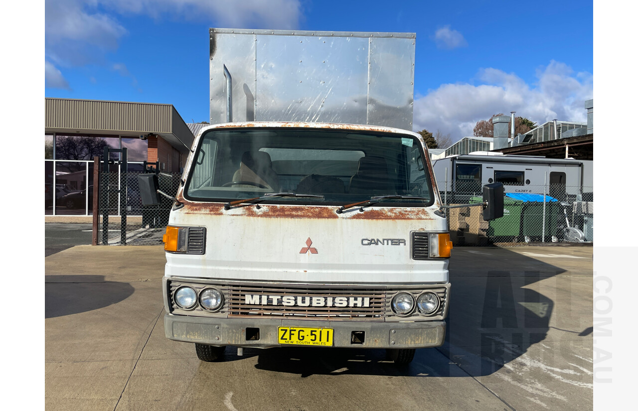 5/1985 Mitsubish Canter 55 Pantech White 3.3L