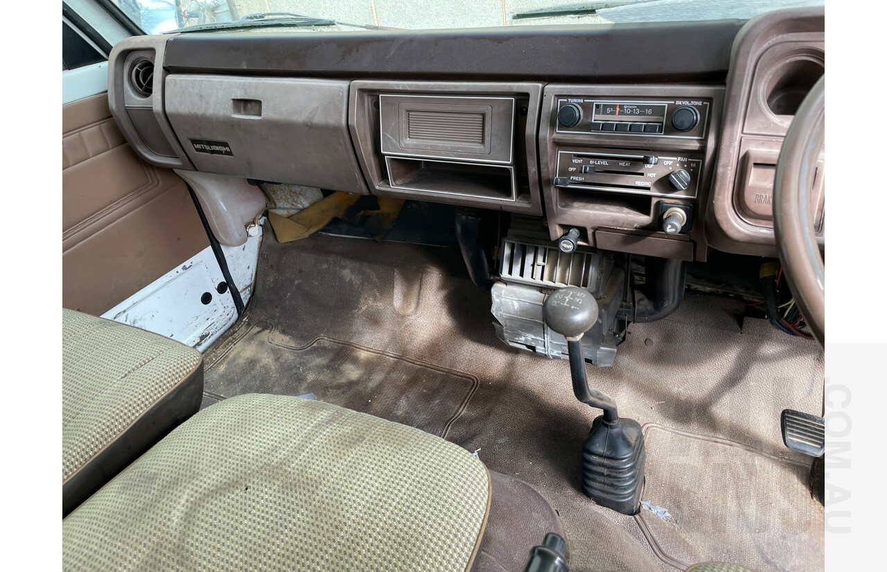 5/1985 Mitsubish Canter 55 Pantech White 3.3L