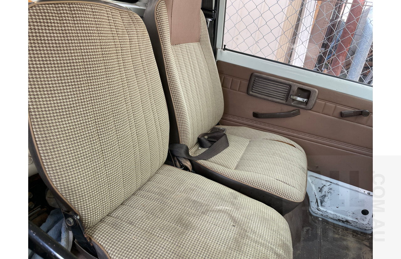 5/1985 Mitsubish Canter 55 Pantech White 3.3L