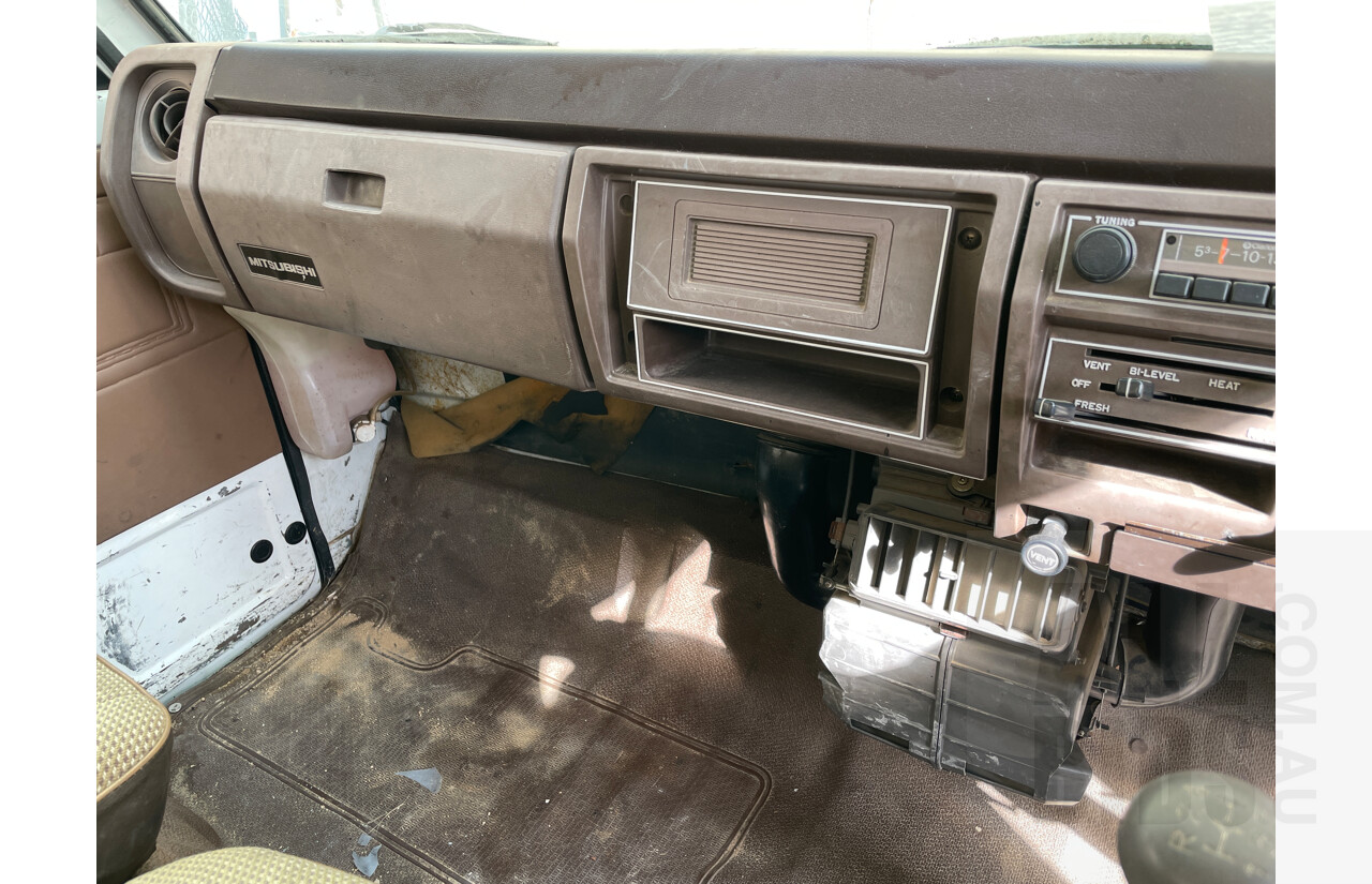 5/1985 Mitsubish Canter 55 Pantech White 3.3L