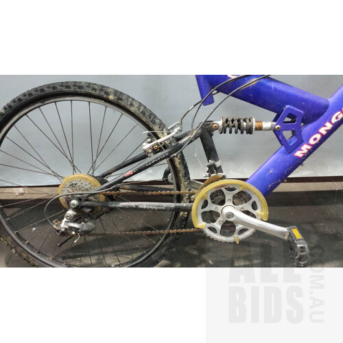 Mongoose D40 21 Speed Mountain Bike