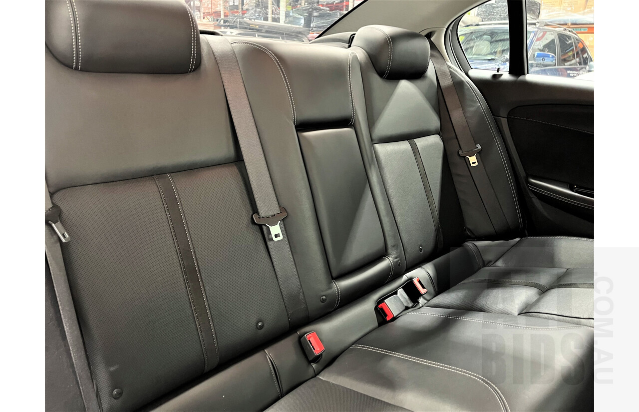 10/2014 Holden Commodore SS-V Redline VF MY15 4d Sedan White 6.0L