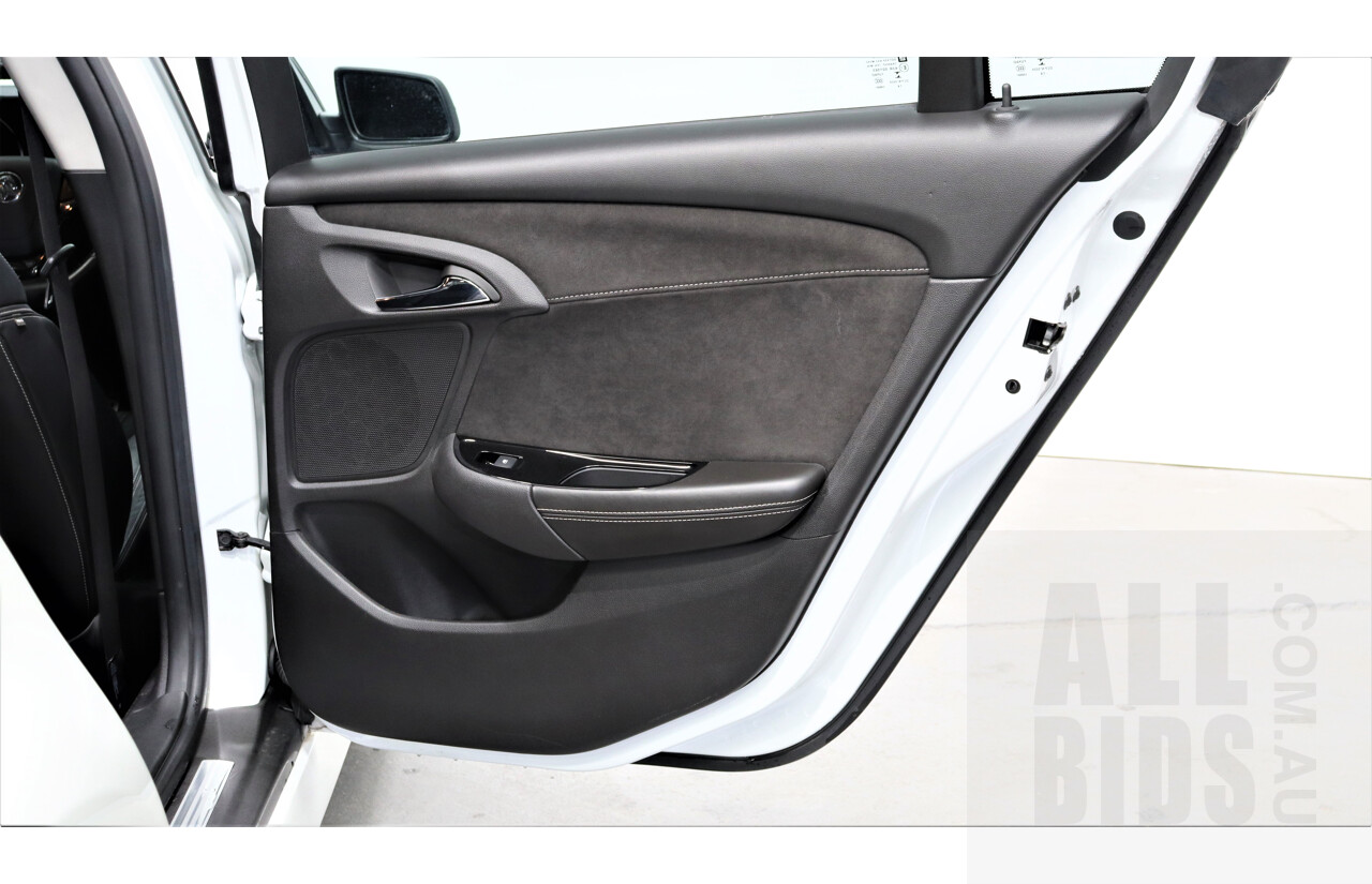 10/2014 Holden Commodore SS-V Redline VF MY15 4d Sedan White 6.0L