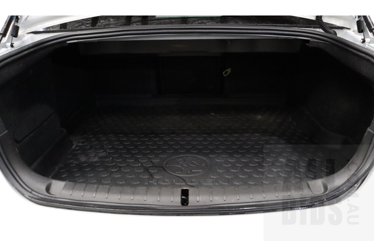 10/2014 Holden Commodore SS-V Redline VF MY15 4d Sedan White 6.0L