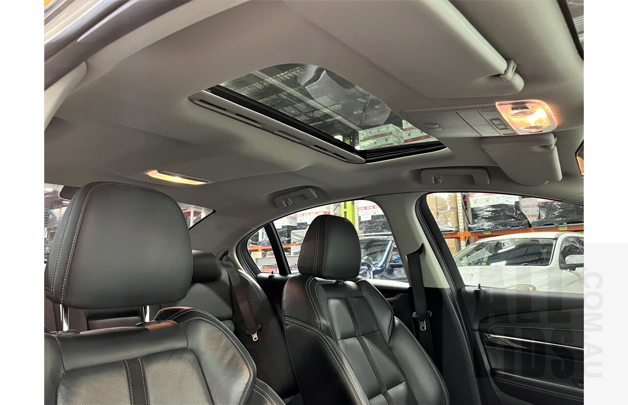 10/2014 Holden Commodore SS-V Redline VF MY15 4d Sedan White 6.0L