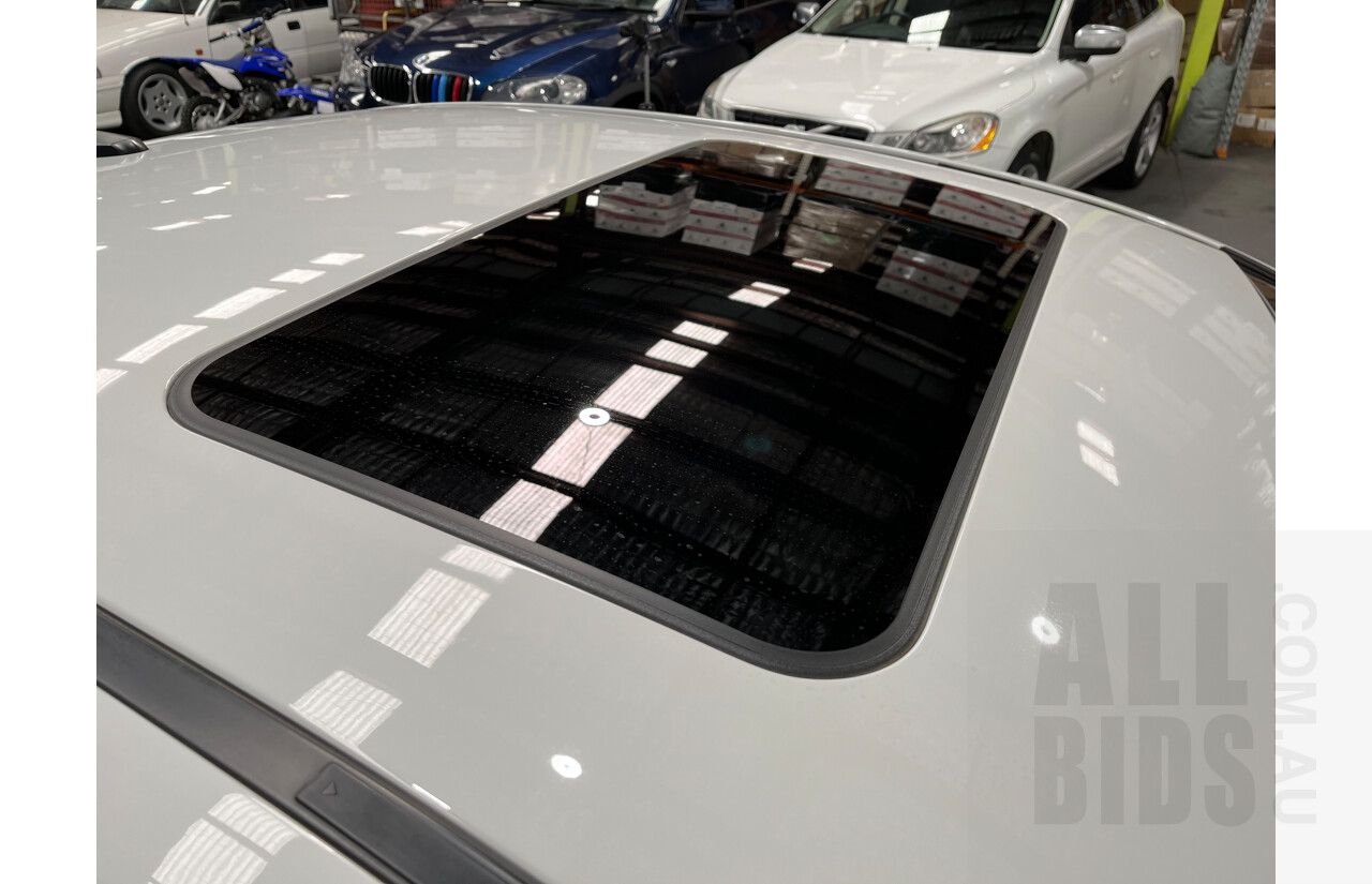 10/2014 Holden Commodore SS-V Redline VF MY15 4d Sedan White 6.0L