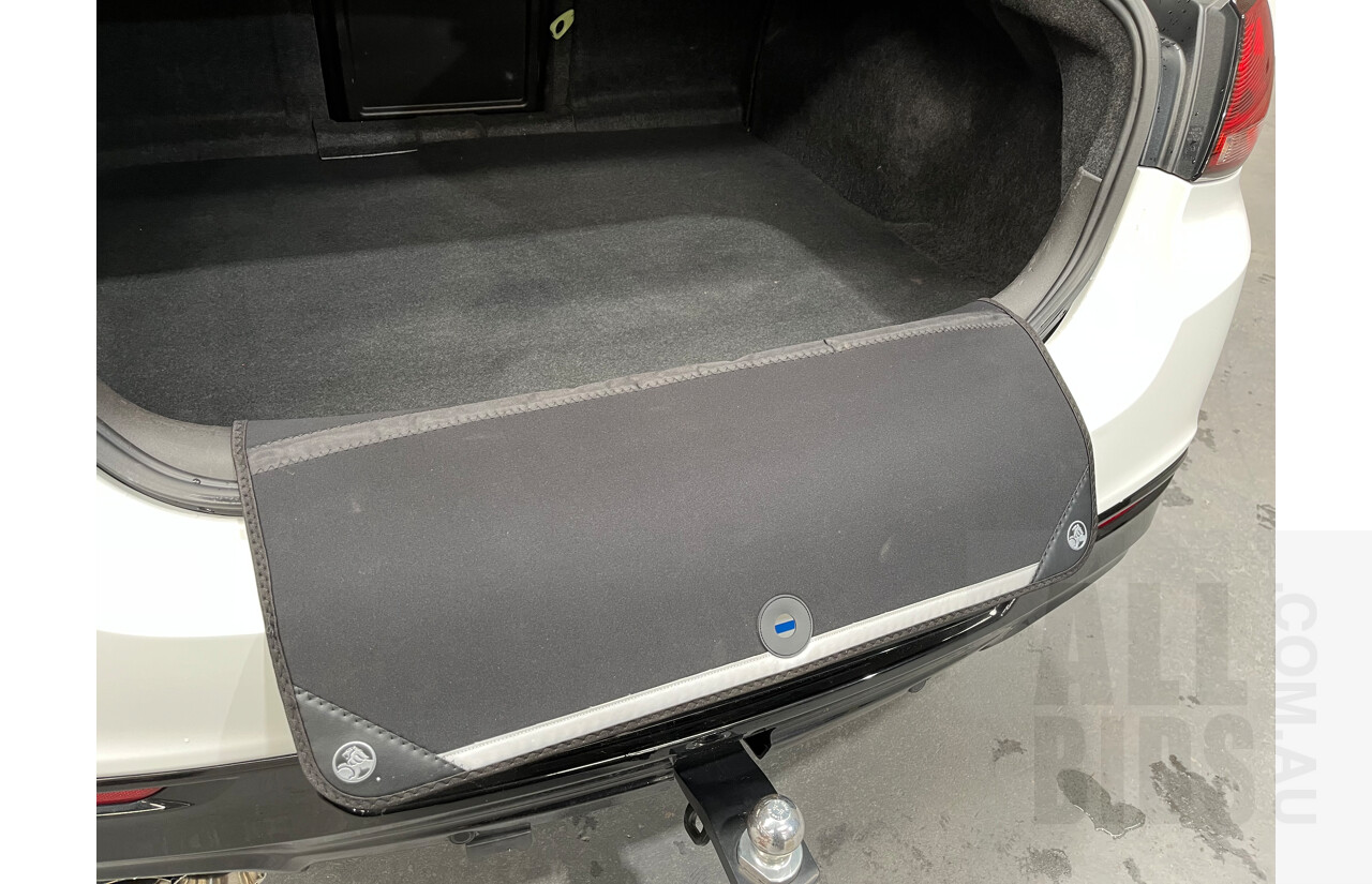 10/2014 Holden Commodore SS-V Redline VF MY15 4d Sedan White 6.0L