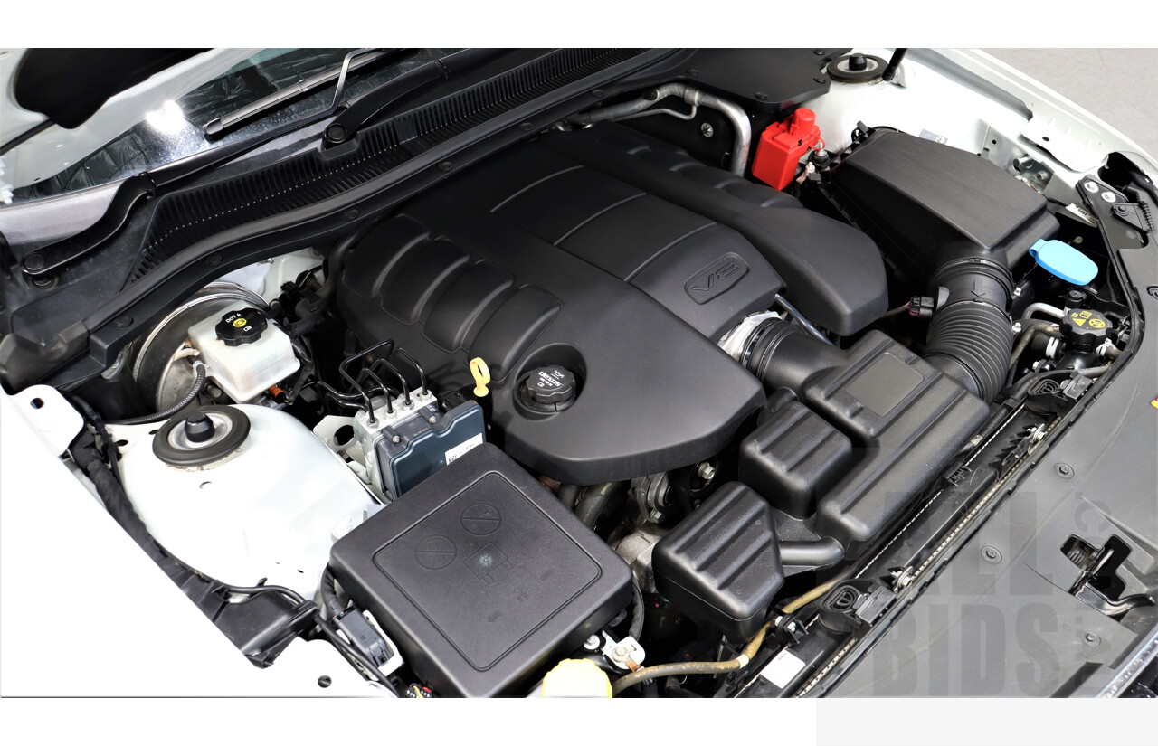 10/2014 Holden Commodore SS-V Redline VF MY15 4d Sedan White 6.0L