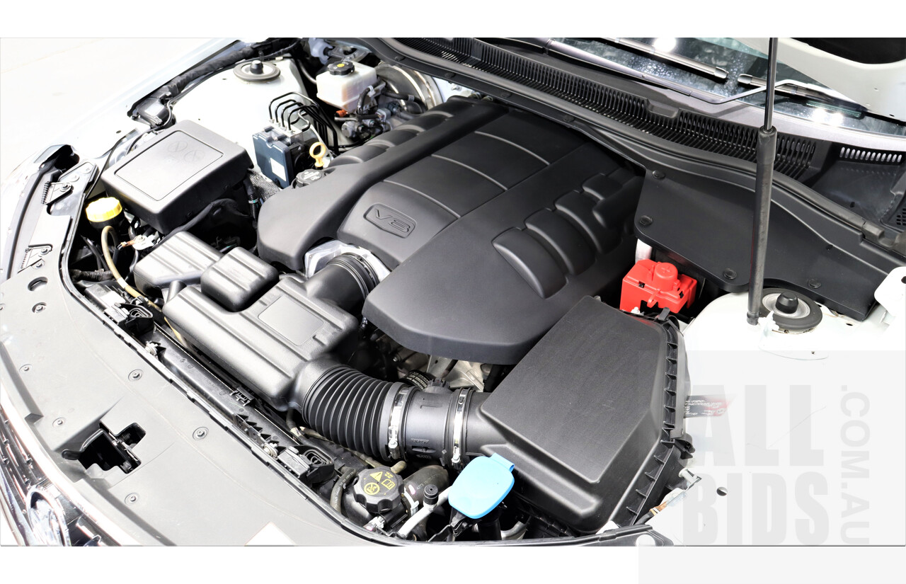 10/2014 Holden Commodore SS-V Redline VF MY15 4d Sedan White 6.0L