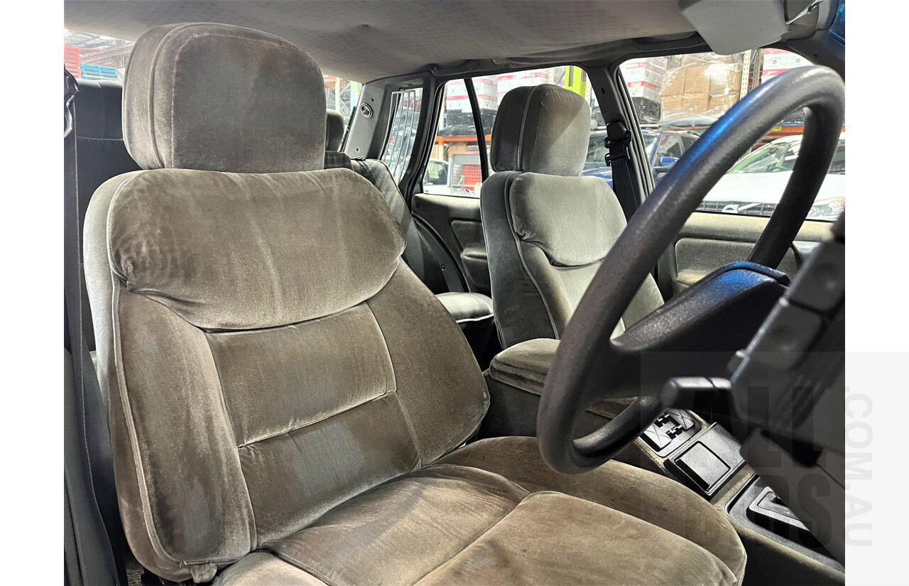 9/1987 Ford LTD FE 4d Sedan White Auto EFI 4.0L