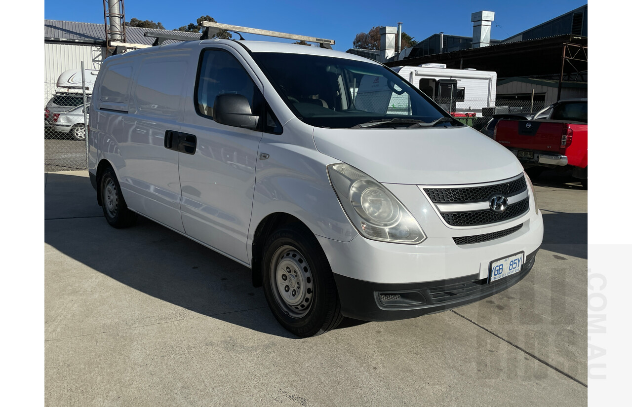 3/2008 Hyundai Iload  TQ 4d Van White 2.4L