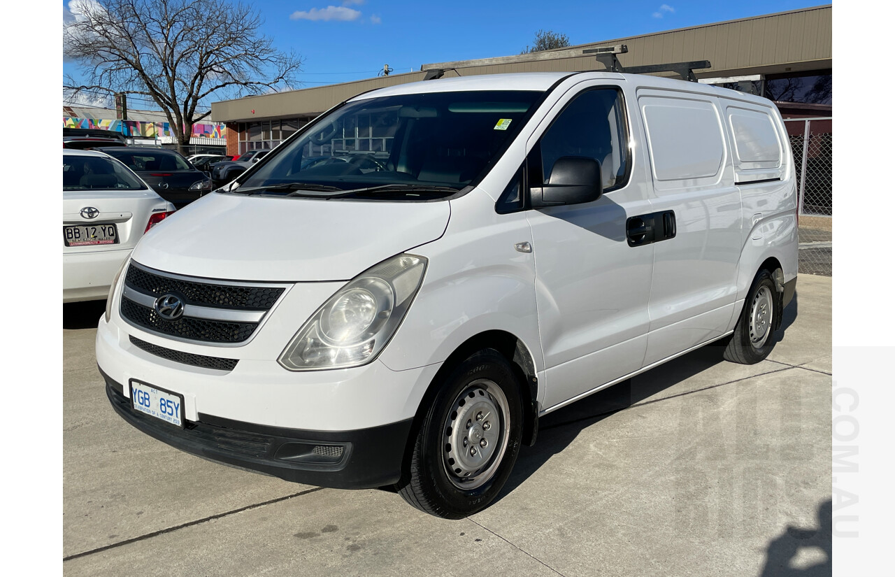 3/2008 Hyundai Iload  TQ 4d Van White 2.4L
