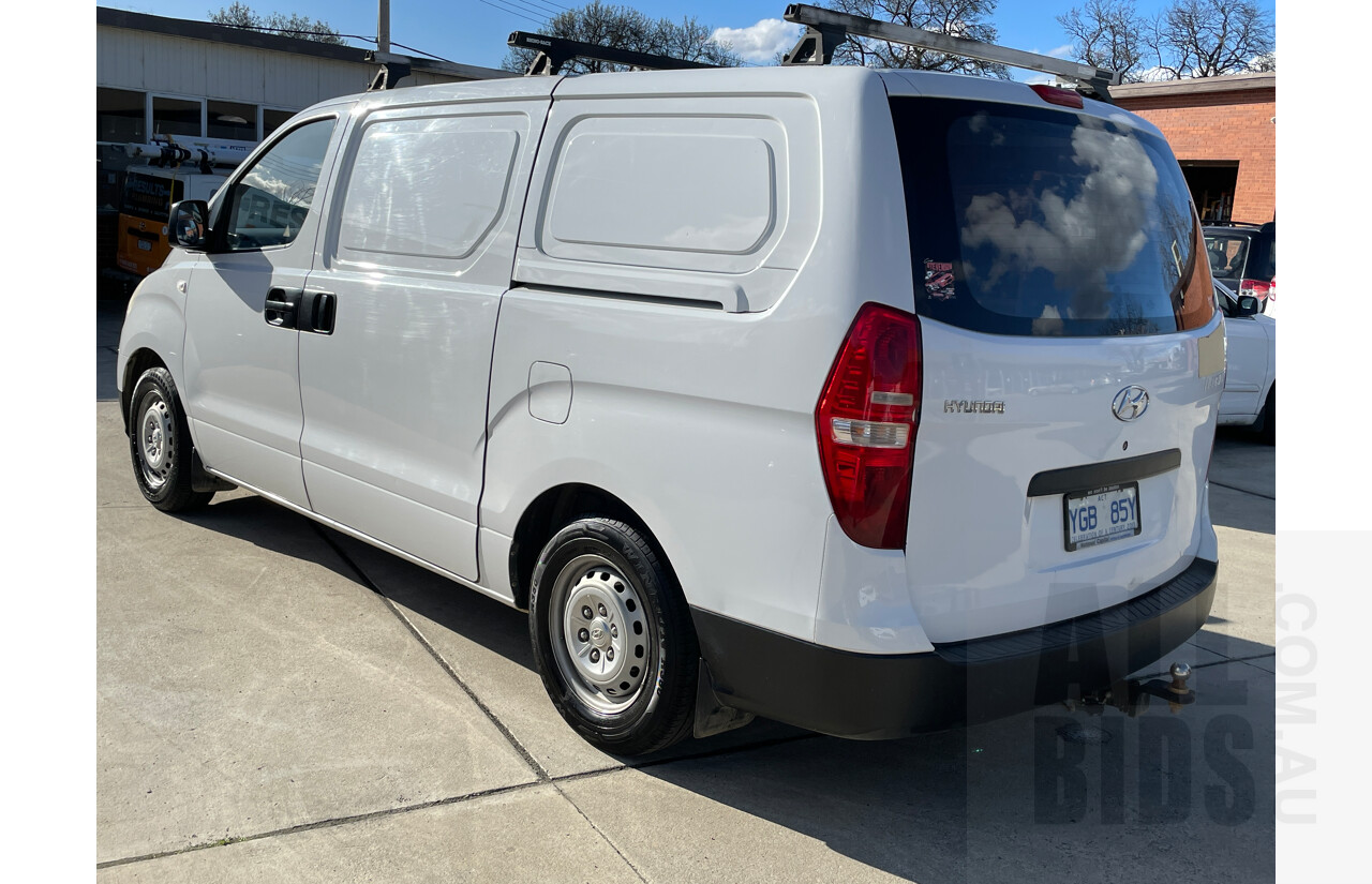 3/2008 Hyundai Iload  TQ 4d Van White 2.4L