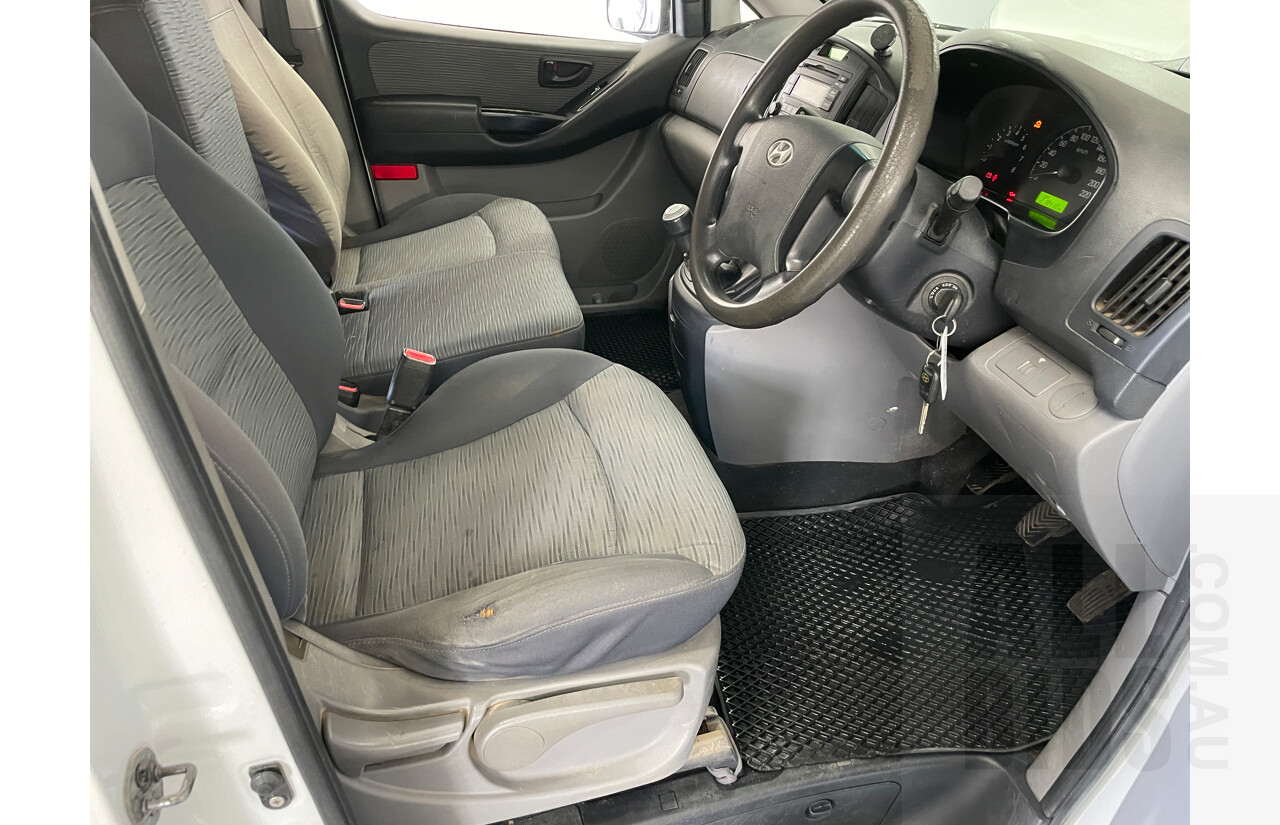 3/2008 Hyundai Iload  TQ 4d Van White 2.4L