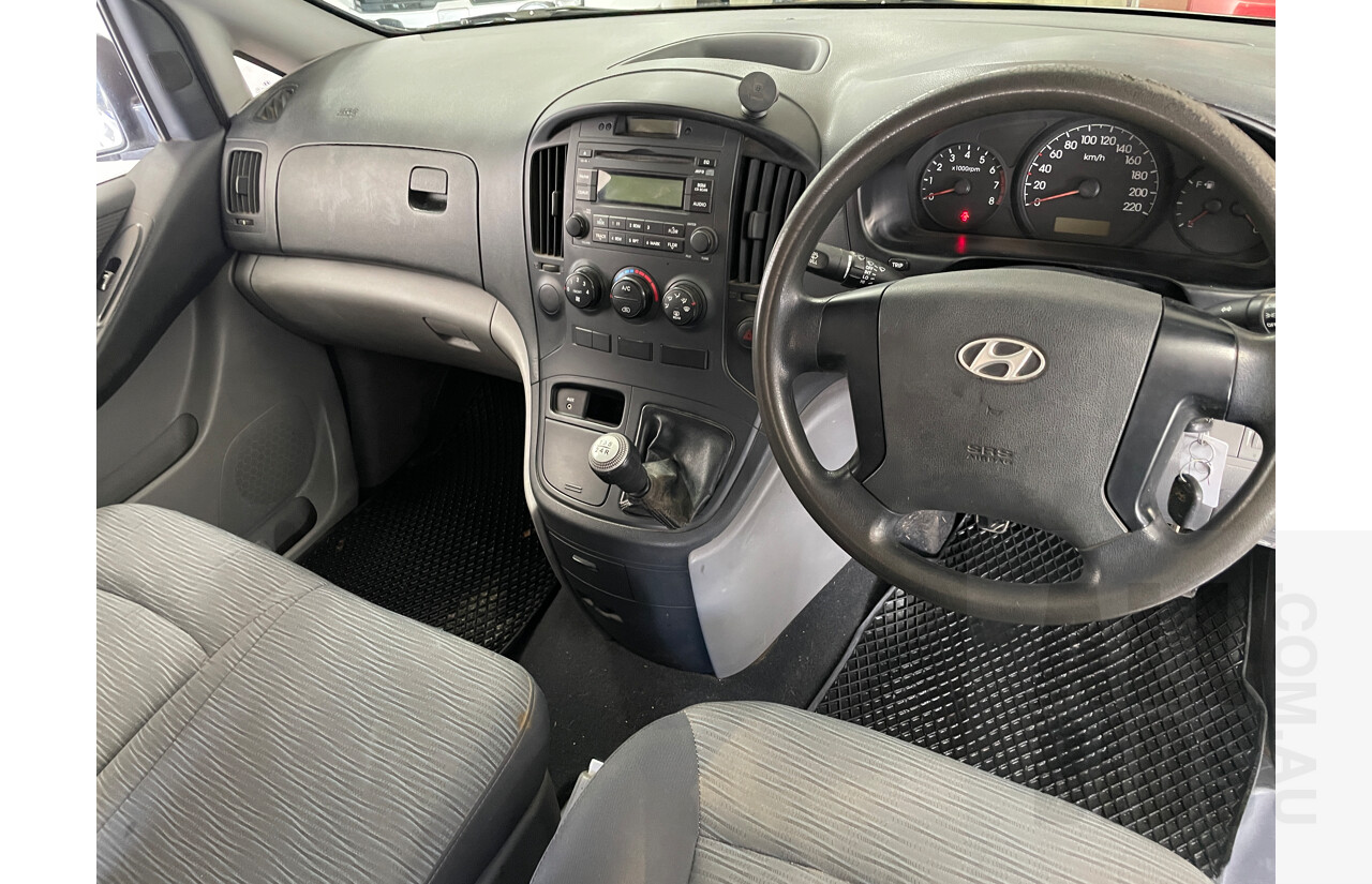 3/2008 Hyundai Iload  TQ 4d Van White 2.4L