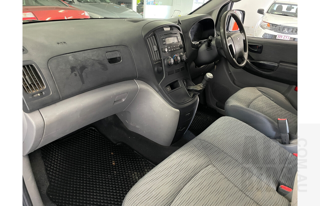 3/2008 Hyundai Iload  TQ 4d Van White 2.4L