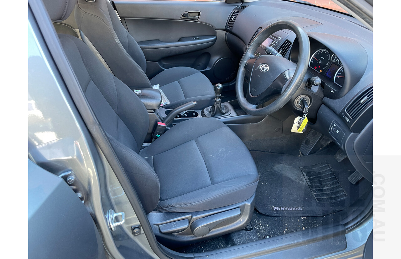 5/2010 Hyundai i30 SX FD MY10 5d Hatchback Silver 1.6L
