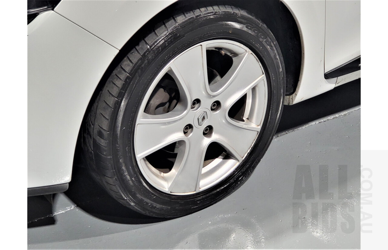 9/2015 Renault Clio Expression X98 5d Hatchback White 1.2L