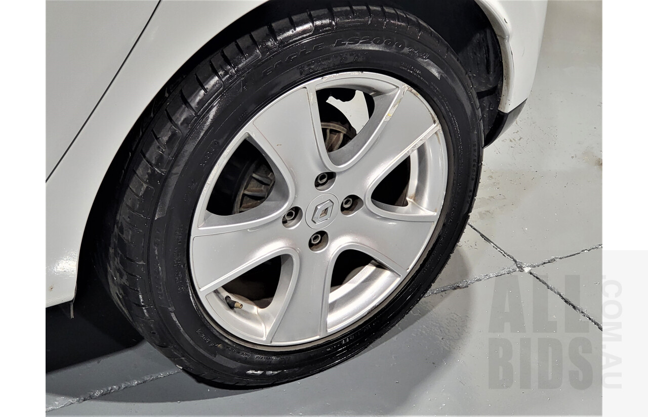 9/2015 Renault Clio Expression X98 5d Hatchback White 1.2L