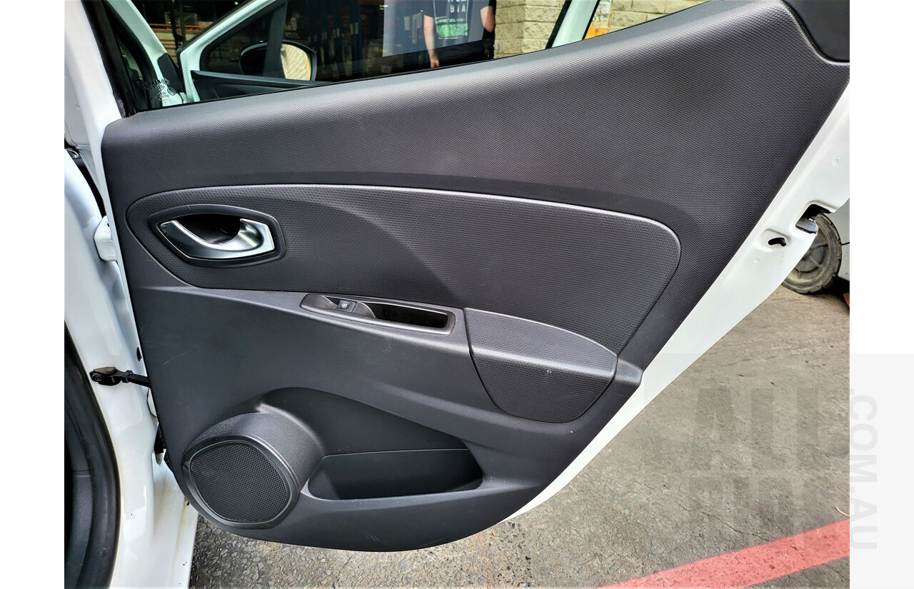 9/2015 Renault Clio Expression X98 5d Hatchback White 1.2L