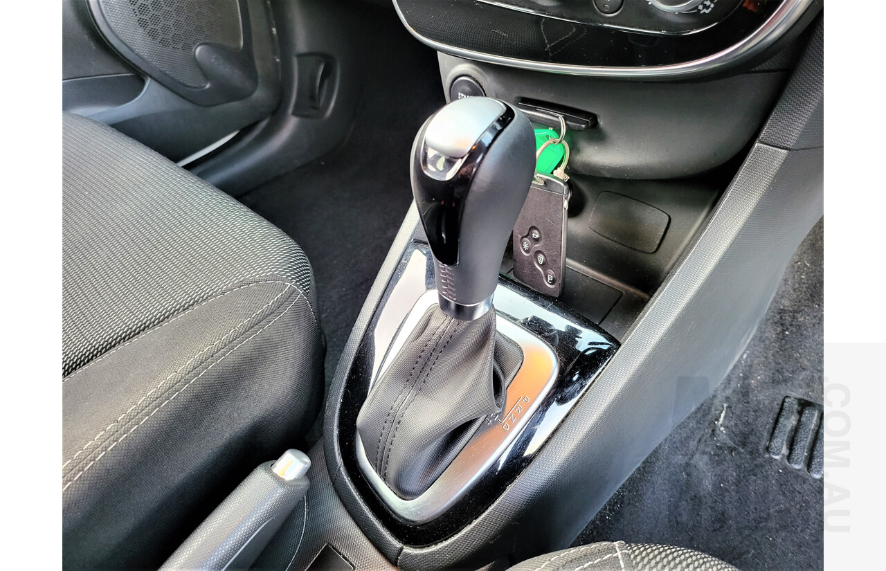 9/2015 Renault Clio Expression X98 5d Hatchback White 1.2L