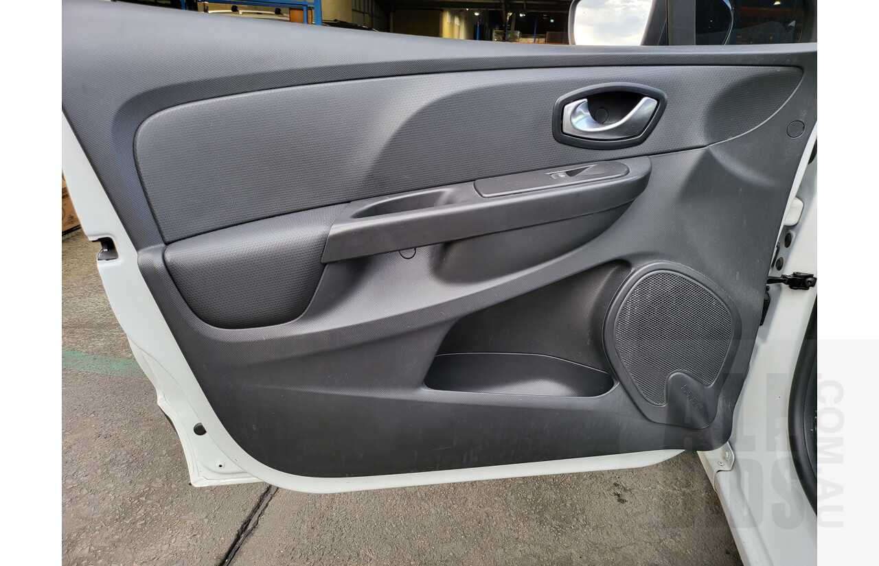 9/2015 Renault Clio Expression X98 5d Hatchback White 1.2L