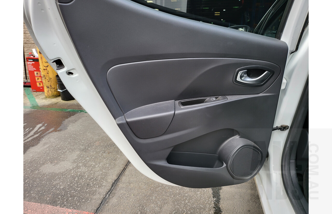 9/2015 Renault Clio Expression X98 5d Hatchback White 1.2L