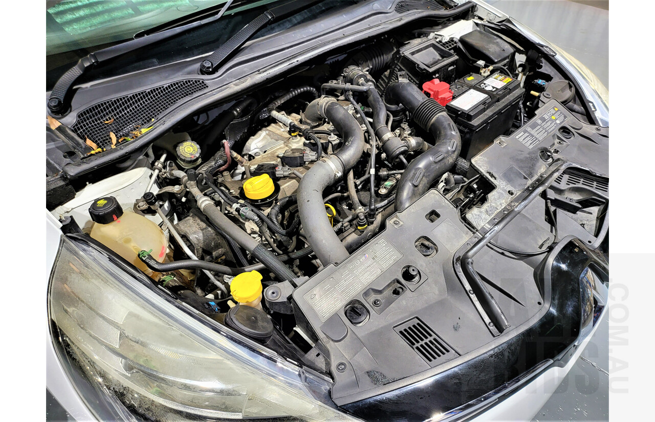 9/2015 Renault Clio Expression X98 5d Hatchback White 1.2L