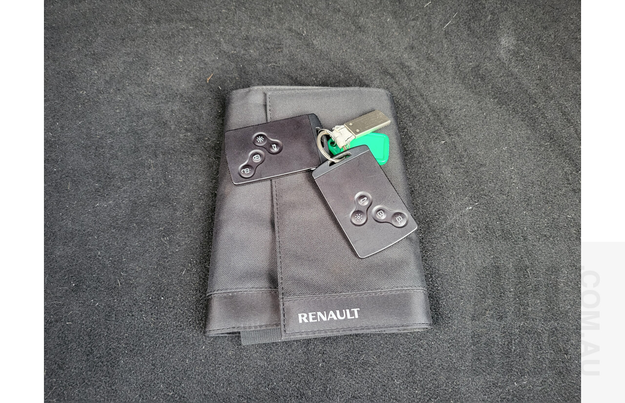 9/2015 Renault Clio Expression X98 5d Hatchback White 1.2L