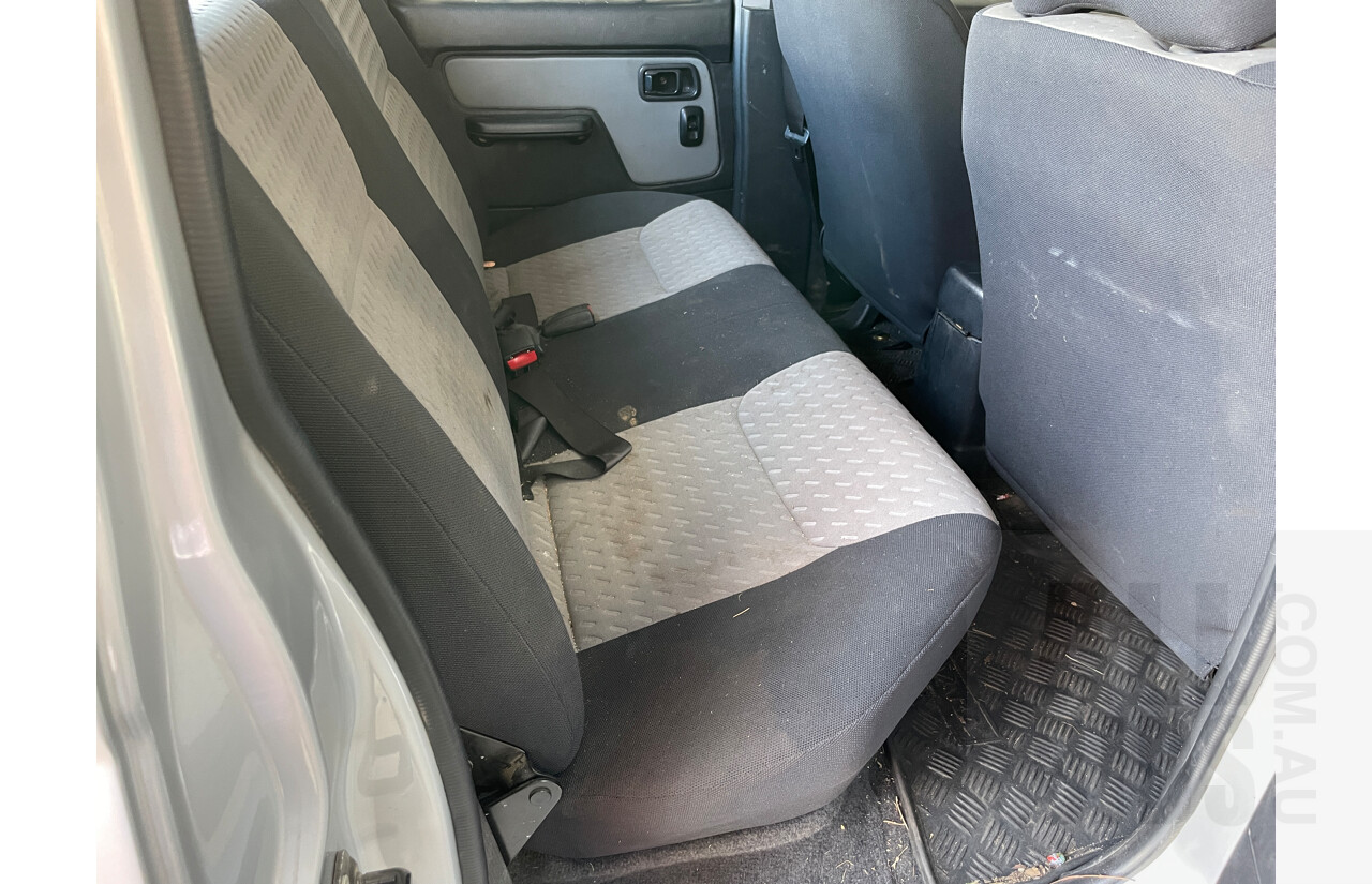 4/2013 Nissan Navara DX (4x4) D22 SERIES 5 C/Chas Silver 2.5L