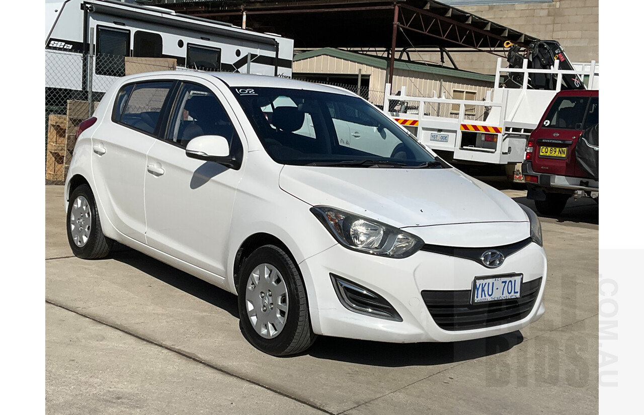 9/2013 Hyundai i20 Active PB MY14 5d Hatchback White 1.4L