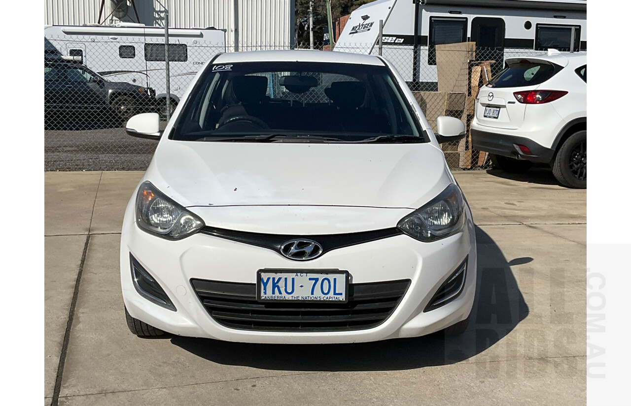 9/2013 Hyundai i20 Active PB MY14 5d Hatchback White 1.4L