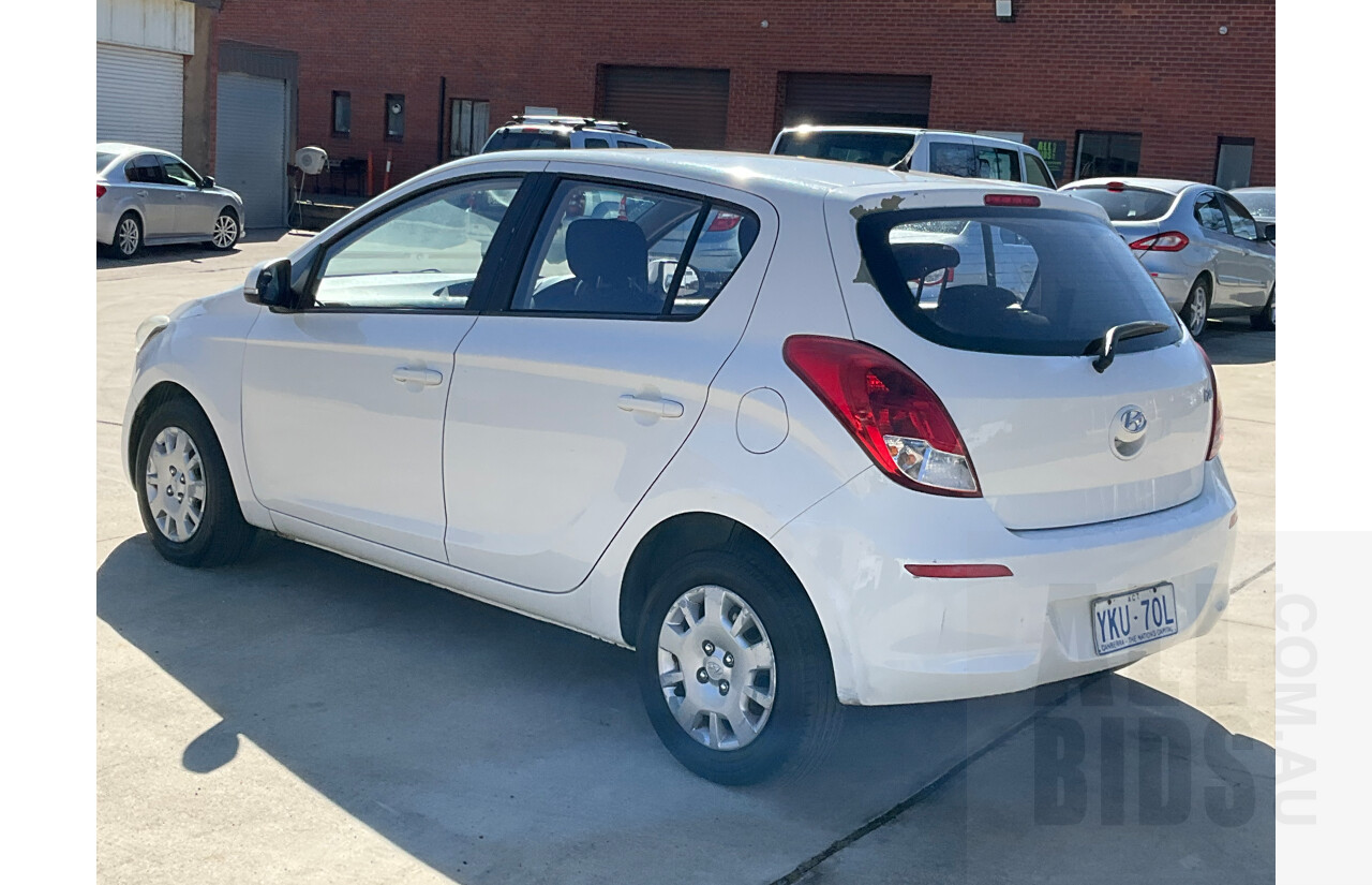 9/2013 Hyundai i20 Active PB MY14 5d Hatchback White 1.4L