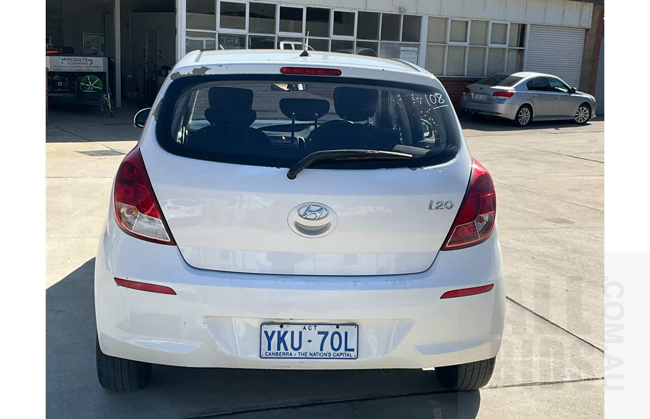 9/2013 Hyundai i20 Active PB MY14 5d Hatchback White 1.4L