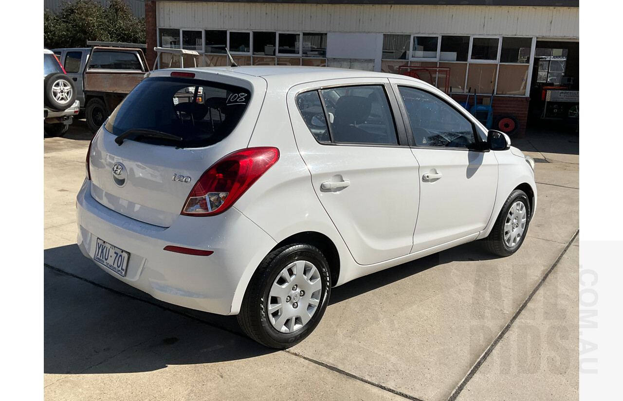 9/2013 Hyundai i20 Active PB MY14 5d Hatchback White 1.4L