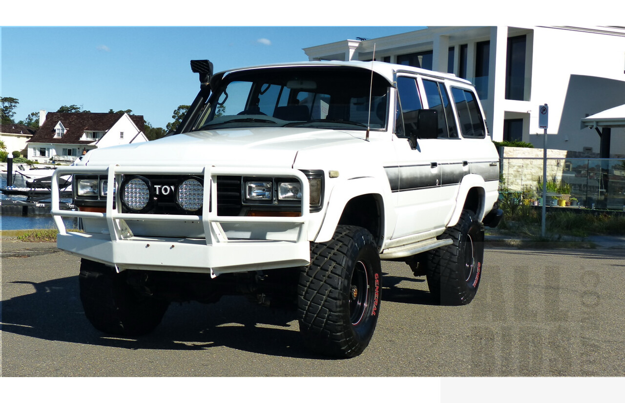 12/1988 Toyota Landcruiser (4x4) 4d Wagon White 4.0L