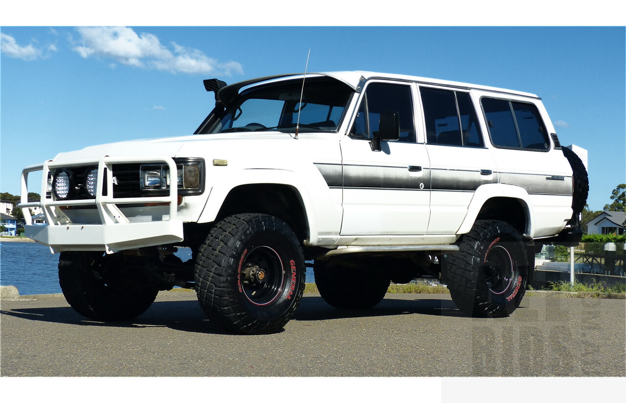 12/1988 Toyota Landcruiser (4x4) 4d Wagon White 4.0L