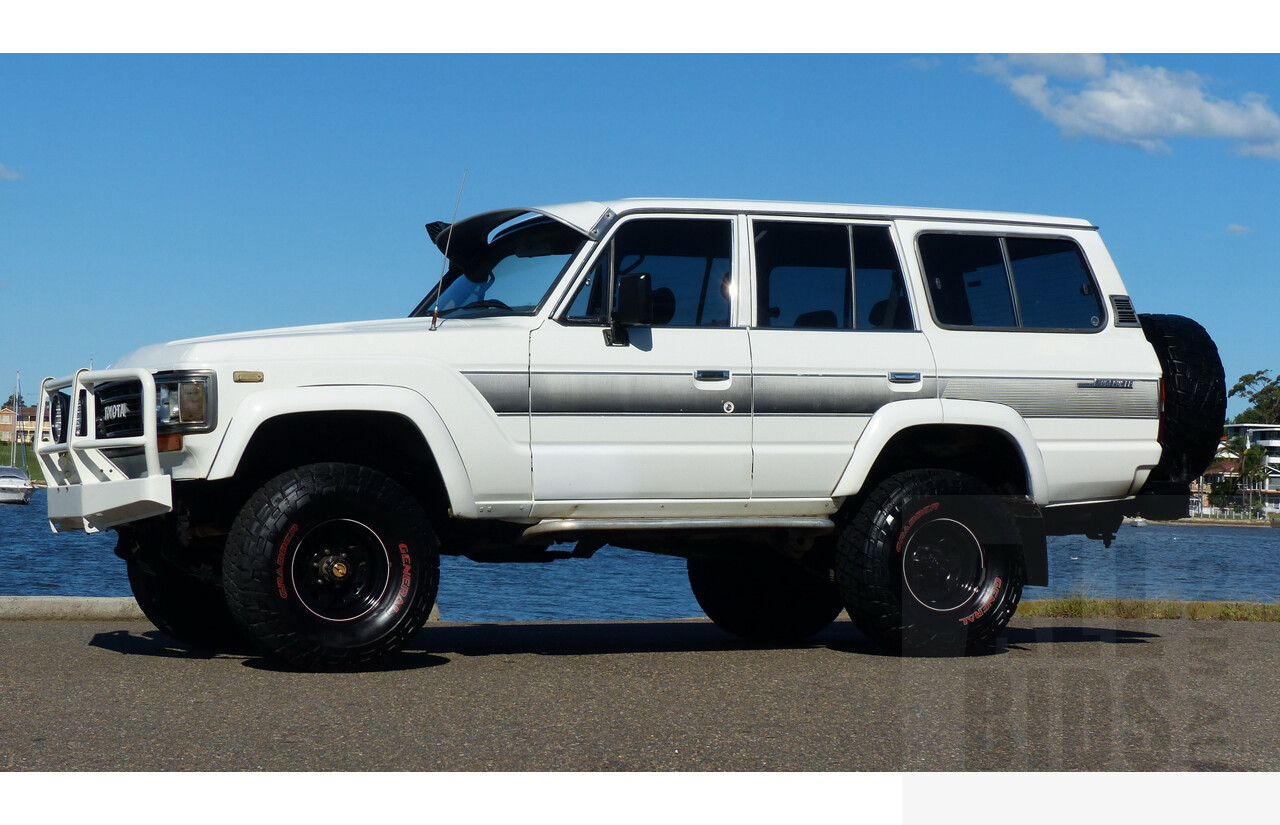 12/1988 Toyota Landcruiser (4x4) 4d Wagon White 4.0L