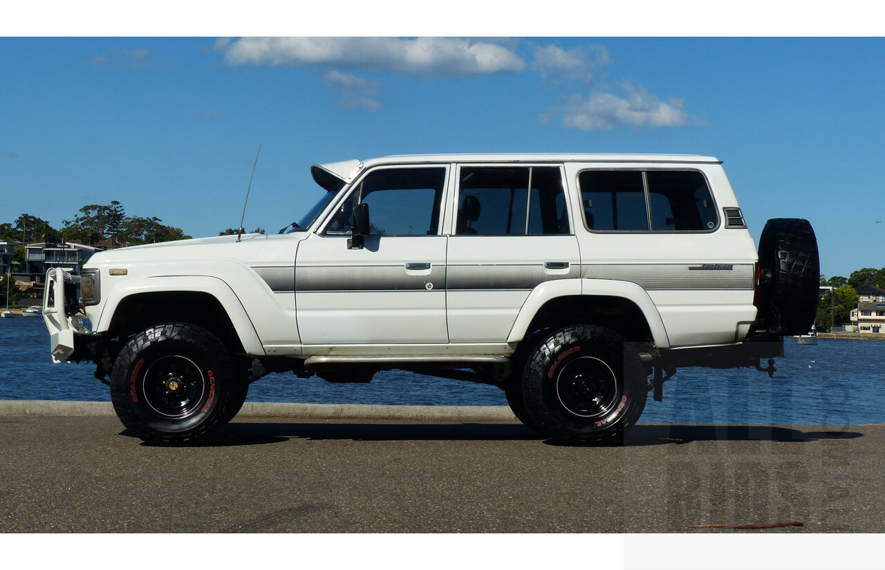 12/1988 Toyota Landcruiser (4x4) 4d Wagon White 4.0L