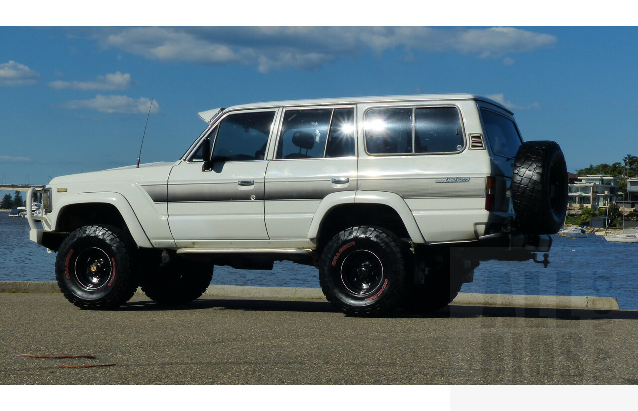 12/1988 Toyota Landcruiser (4x4) 4d Wagon White 4.0L