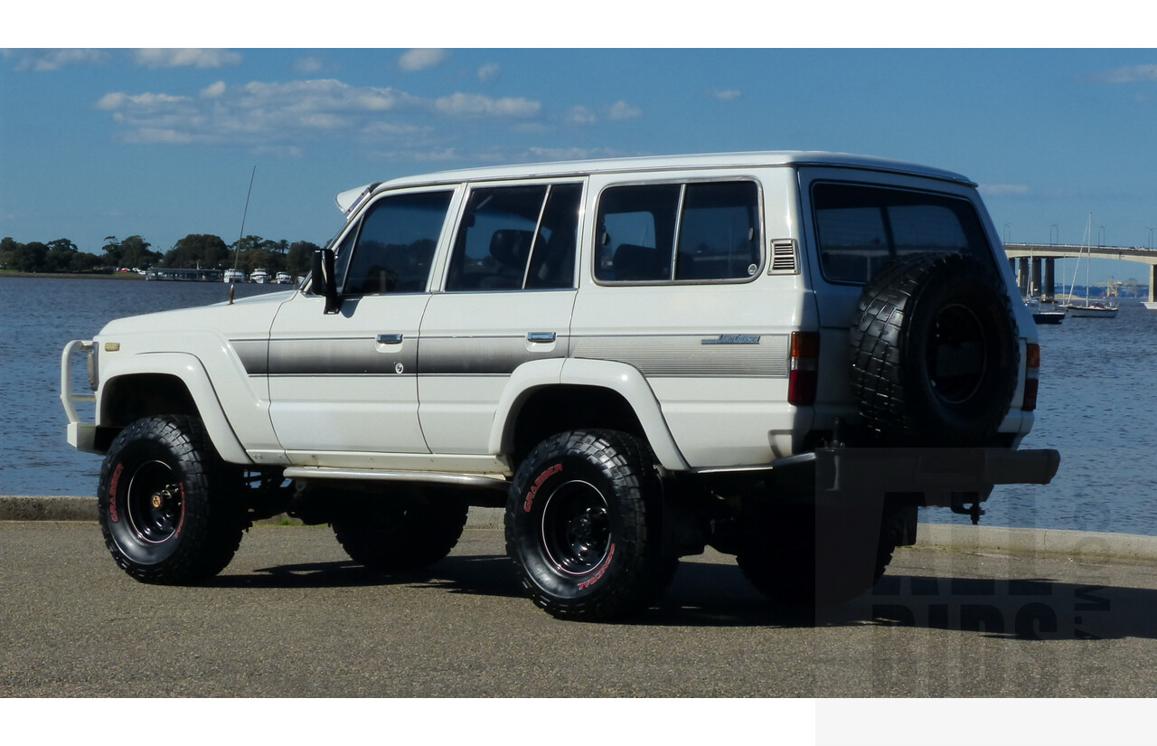 12/1988 Toyota Landcruiser (4x4) 4d Wagon White 4.0L