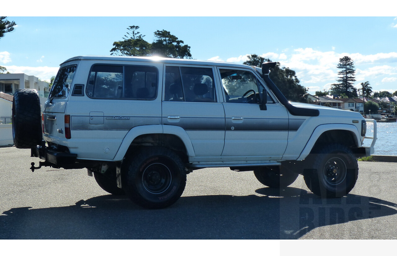 12/1988 Toyota Landcruiser (4x4) 4d Wagon White 4.0L