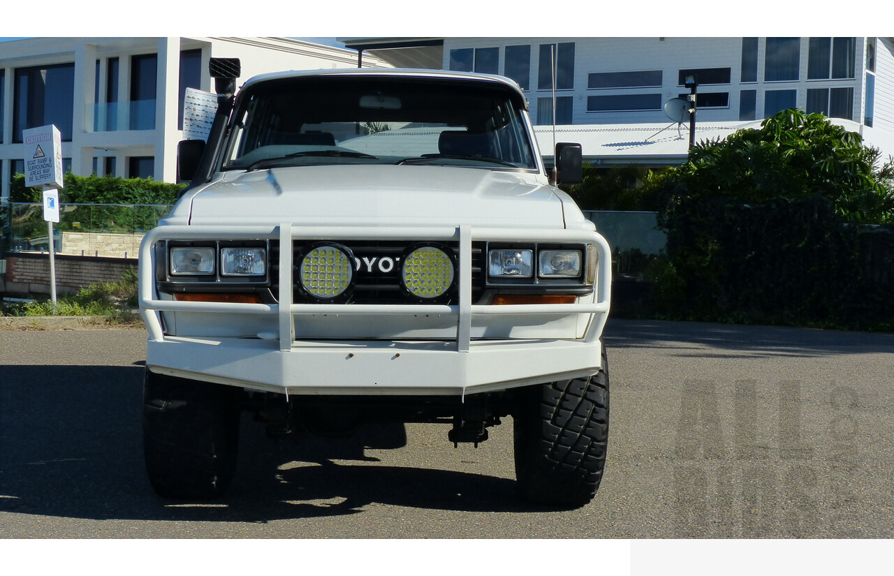 12/1988 Toyota Landcruiser (4x4) 4d Wagon White 4.0L