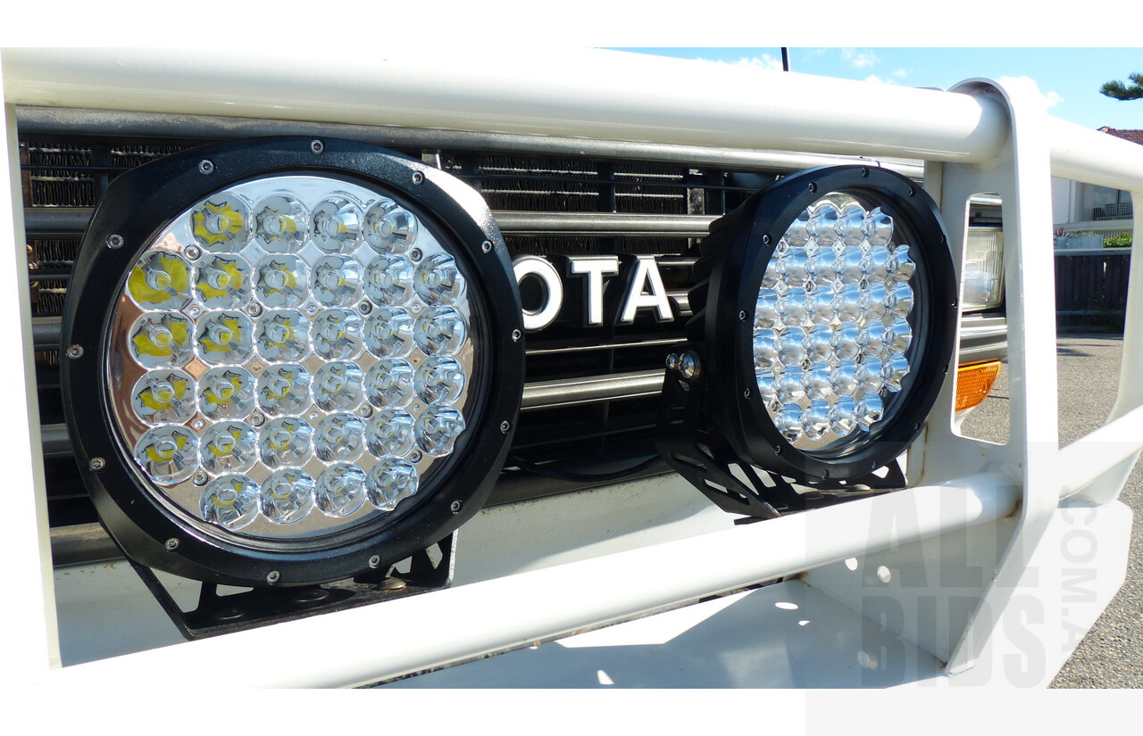12/1988 Toyota Landcruiser (4x4) 4d Wagon White 4.0L