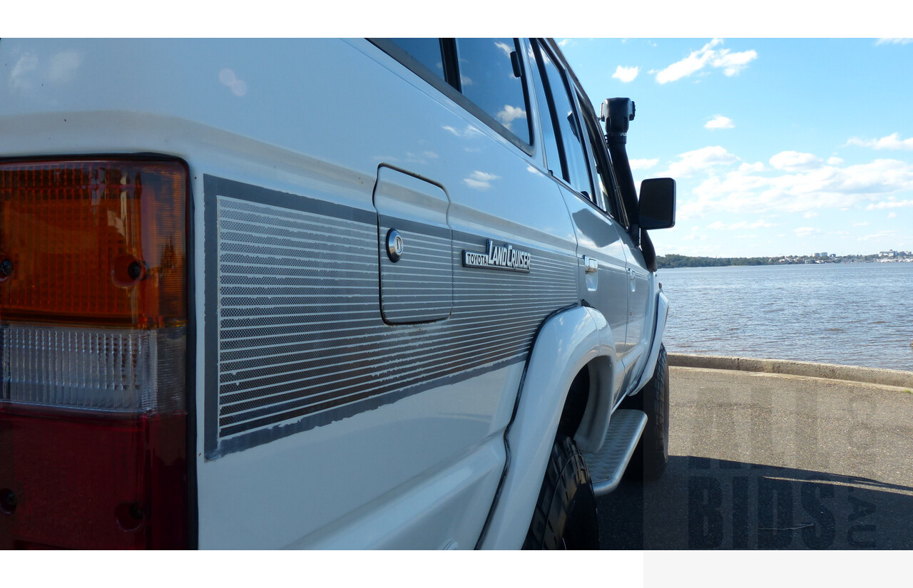 12/1988 Toyota Landcruiser (4x4) 4d Wagon White 4.0L