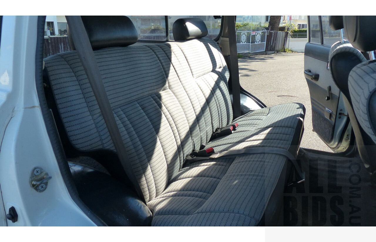 12/1988 Toyota Landcruiser (4x4) 4d Wagon White 4.0L