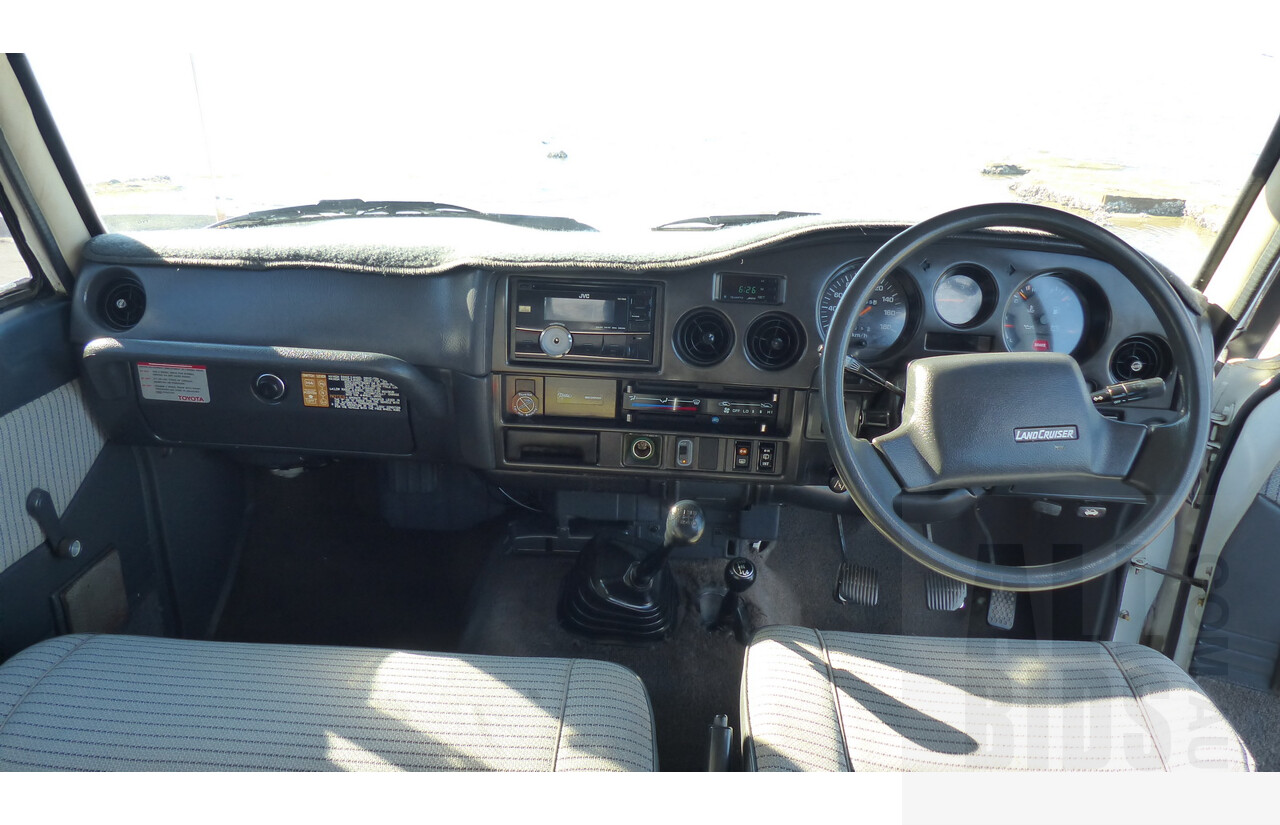 12/1988 Toyota Landcruiser (4x4) 4d Wagon White 4.0L