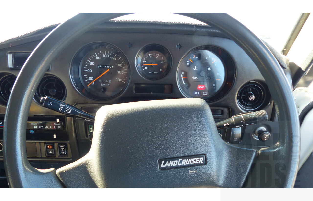 12/1988 Toyota Landcruiser (4x4) 4d Wagon White 4.0L