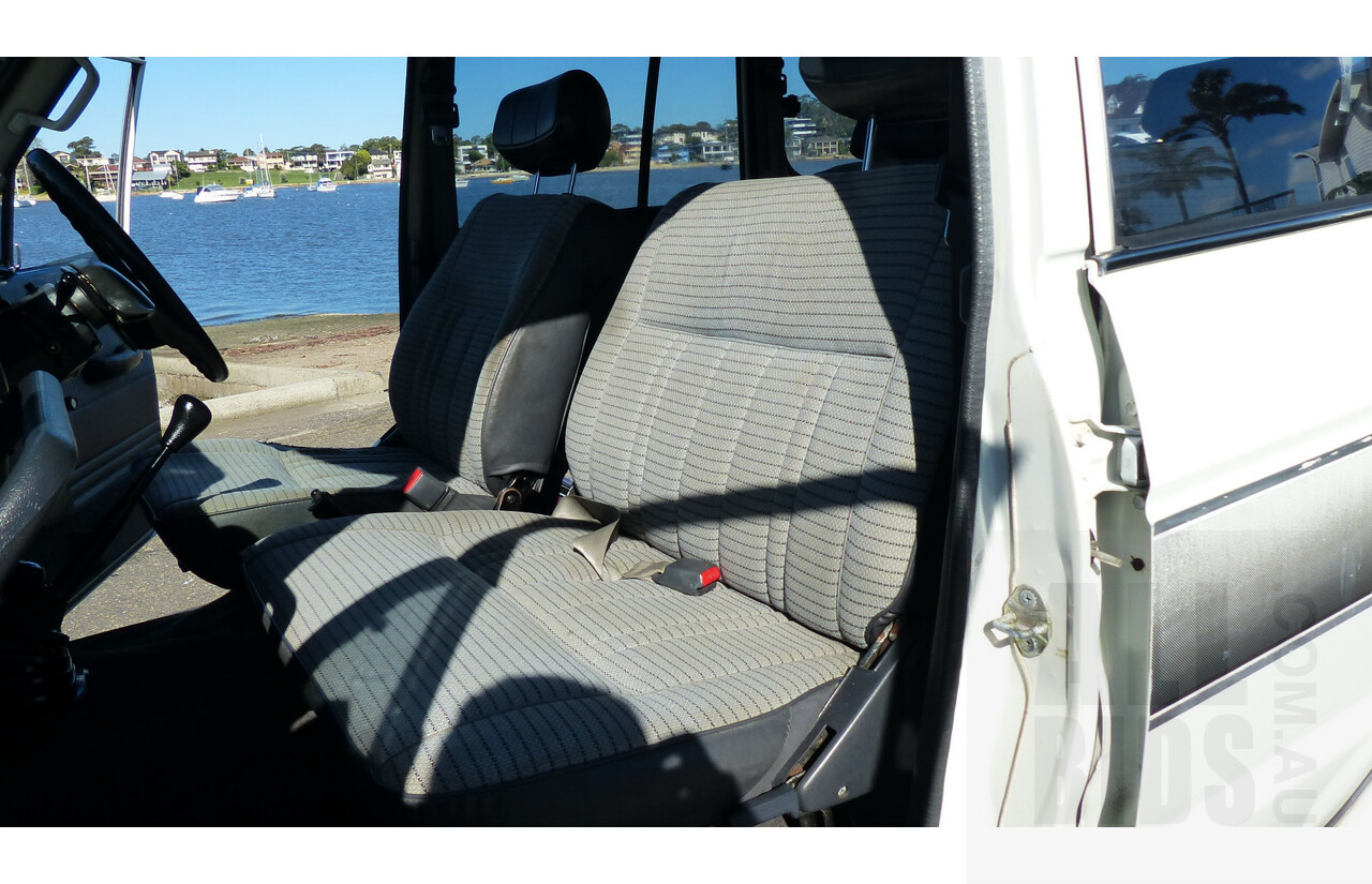 12/1988 Toyota Landcruiser (4x4) 4d Wagon White 4.0L