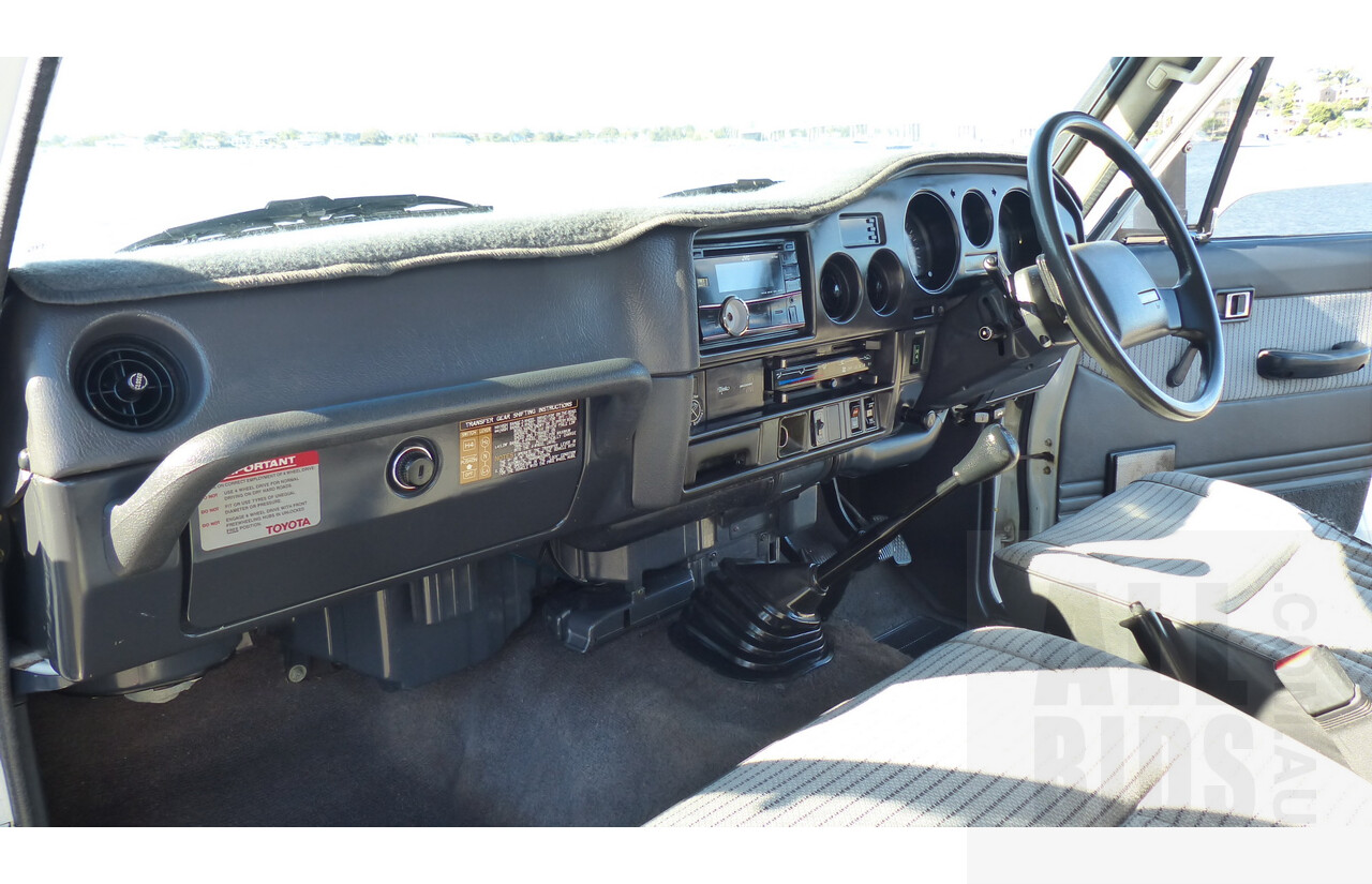 12/1988 Toyota Landcruiser (4x4) 4d Wagon White 4.0L